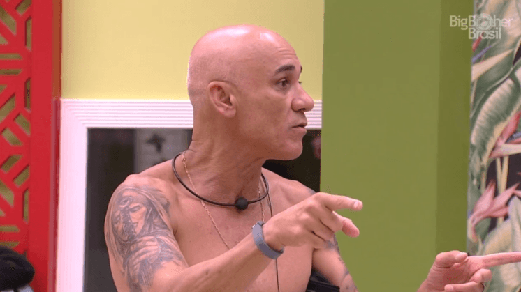 Ayrton desabafa no BBB18: "Existe um trio e esse trio é perigoso"