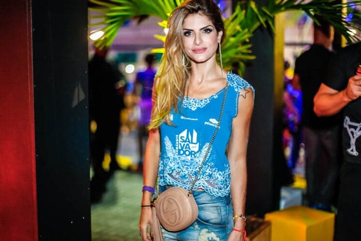 Carol Magalhães deixa seguidores chocados com foto ao lado do filho: "Acham que é meu namorado"