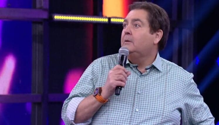 Faustão tranquiliza fãs após susto e declara: "Já estou bem"