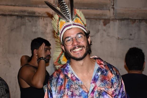 Túlio Gadelha aparece sem Fátima Bernardes curtindo festa com famoso