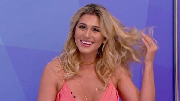 Lívia Andrade mostra corpão e conta os dias para o carnaval “Faltam 3 dias para o desfile”