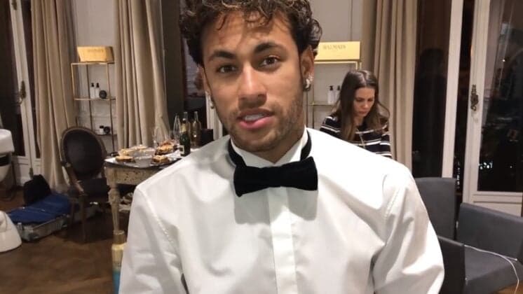 Pela segunda vez na semana, Neymar é padrinho de casamento