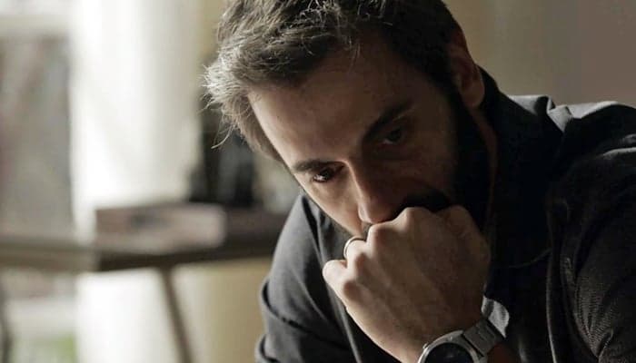 Em O Outro Lado do Paraíso, ex-empregada acaba com a vida de Vínicius em depoimento: "Eu vi que fez mal pra ela"