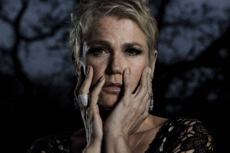 Xuxa expõe namoro com Junno e diz que ele foi revelado nas linhas de suas mãos