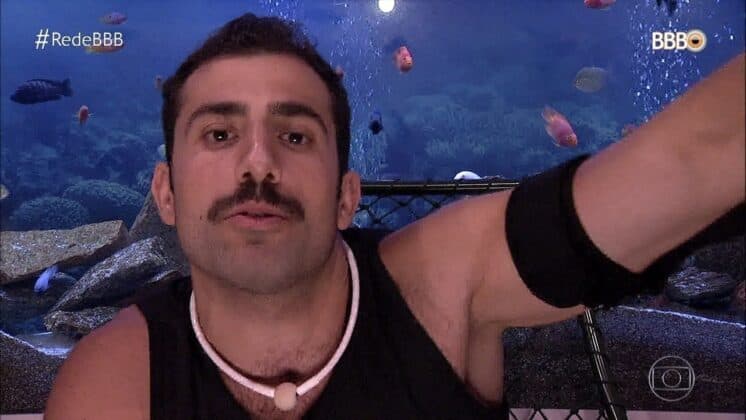 Kaysar diz que precisa vencer o BBB18 para trazer os pais ao Brasil