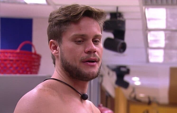 BBB18: Breno comemora Paredão: 'Missão dada missão cumprida'