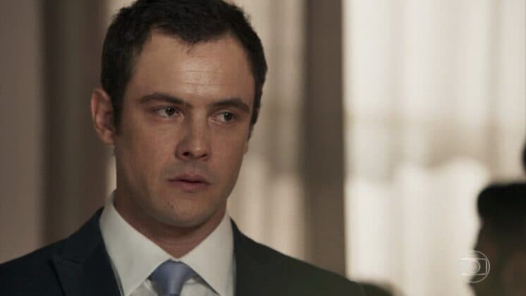 Gael acha prova para incriminar Sophia e a entrega à polícia em O Outro Lado do Paraíso