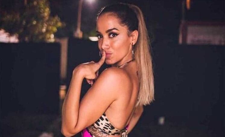 Anitta radicaliza o visual e surge completamente diferente nas redes sociais