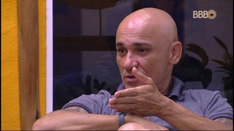 BBB18: Ayrton dá palpite sobre prova do anjo e acerta novamente