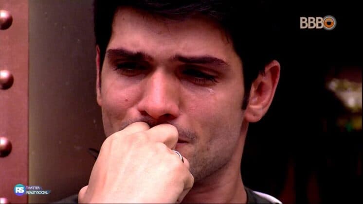 Excesso de críticas por comportamento no BBB18 deixam Lucas abalado