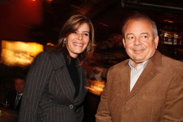 Após 19 anos, ex de Luciano do Valle quebra jejum e fala se foi 'empurrada' pelo profissional