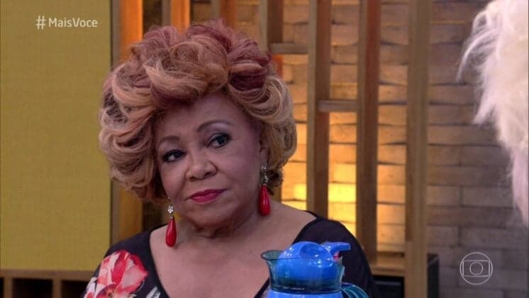 Alcione passa por cirurgia e sua família causa rebuliço no hospital