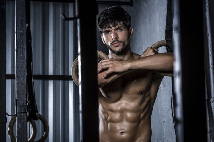 Lucas, do BBB18, posa para ensaio sensual e se defende; veja fotos