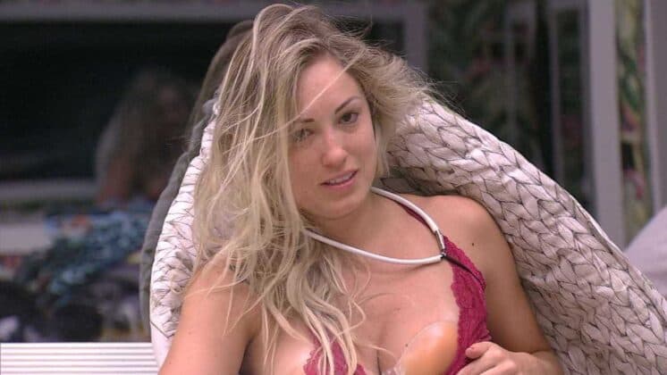 BBB18: Jéssica vê Kaysar vestindo cueca rasgada e faz comentário sobre o sírio