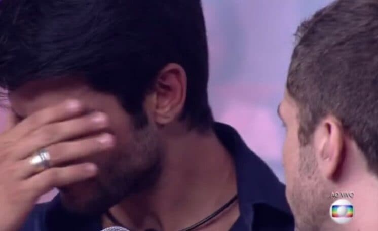 Eliminado do BBB18, Lucas reencontra Tiago Leifert por acaso e toma atitude