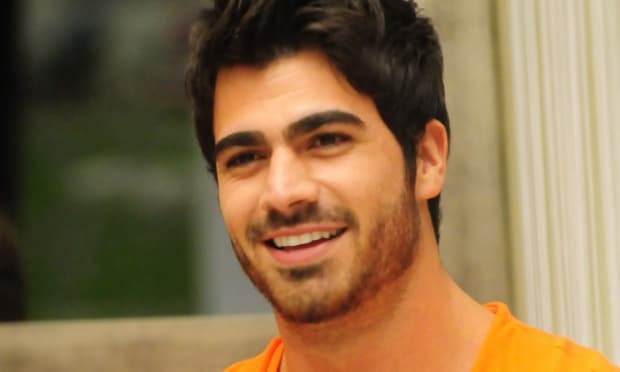 Rodrigão, ex-BBB, protagoniza dança quente quase peladão e causa rebuliço na web