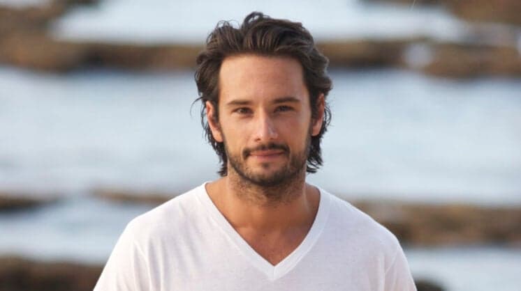 Rodrigo Santoro vira piada em estreia de série da Netflix