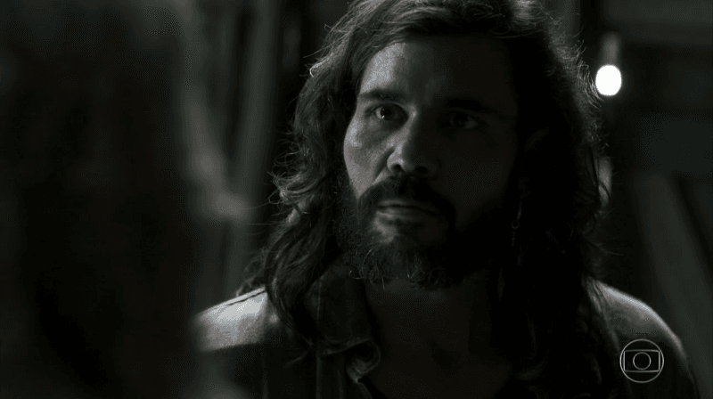 Mariano (Juliano Cazarré) em cena de O Outro Lado do Paraíso (Foto: Reprodução/Globo)