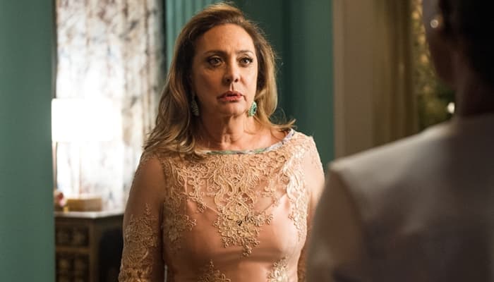 http://tvfoco.uai.com.br/wp-content/uploads/2015/05/Daniela-Mercury.jpg