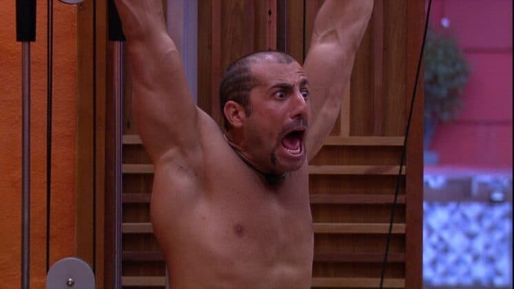 Kaysar decide se aproximar de participante favorita no BBB18 e sela parceria