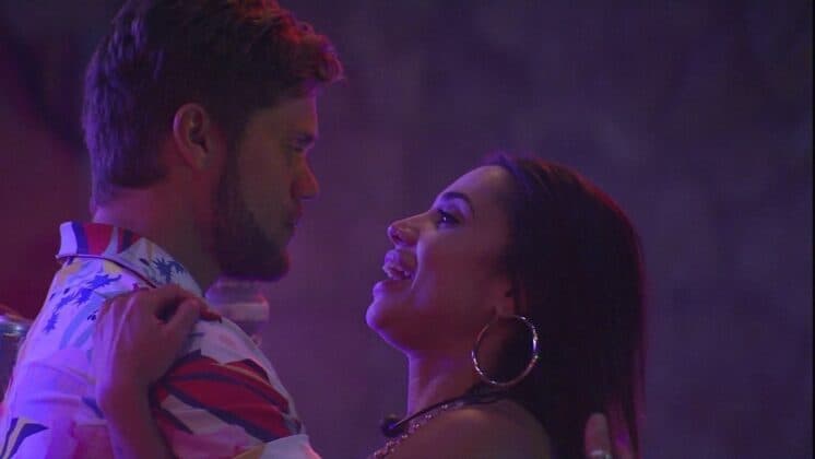 Após discussão na festa, Paula pede um tempo a Breno no BBB18