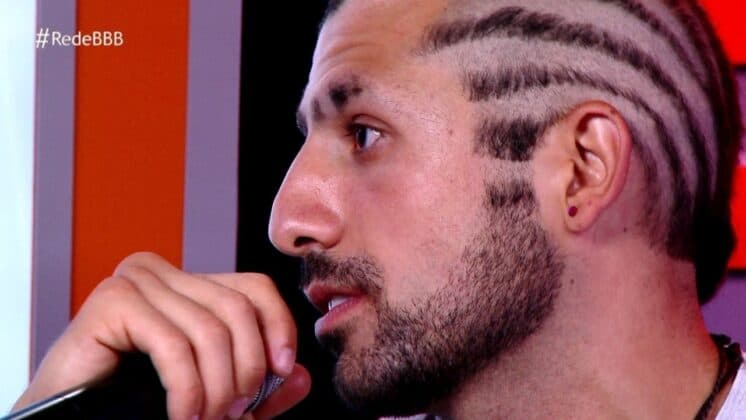 Após fim do BBB18, Kaysar consegue conversar com sua mãe que vive em situação de risco na Síria