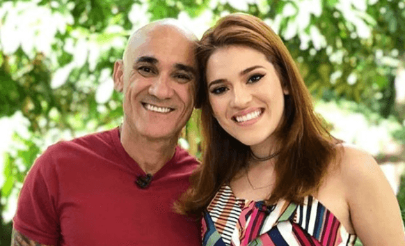 Com Ana Clara no Vídeo Show, Ayrton defende novo formato do programa e detona comentários negativos