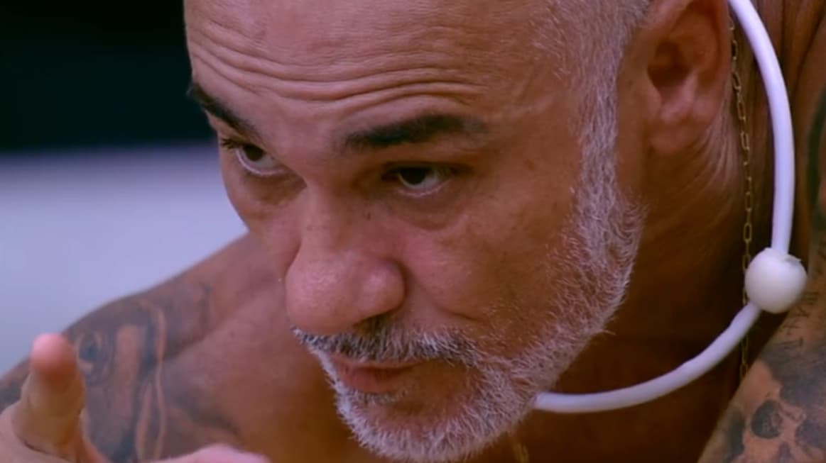 Ayrton perdeu o irmão, mas ainda não sabe (Foto: TV Globo) Ayrton perdeu o irmão, mas ainda não sabe (Foto: TV Globo)