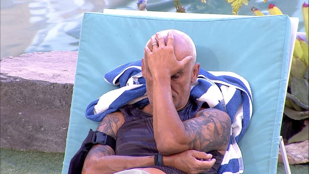 Ayrton chorou preocupado com Ana Clara (Foto: TV Globo) Ayrton chorou preocupado com Ana Clara (Foto: TV Globo)