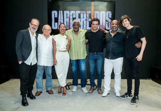 Elenco e direção de Carcereiros na coletiva da série (Foto: Globo/Gustavo Scatena) Elenco e direção de Carcereiros na coletiva da série (Foto: Globo/Gustavo Scatena)