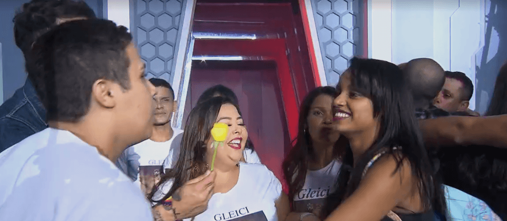 Wagner dá rosa amarela a Gleici BBB18 (Foto: TV Globo) Wagner dá rosa amarela a Gleici BBB18 (Foto: TV Globo)