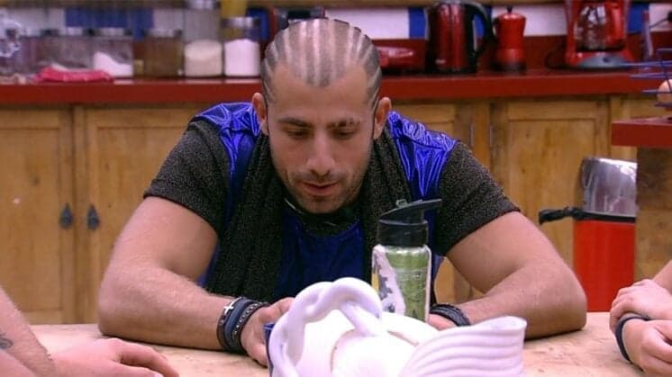 BBB18: Kaysar desabafa com Ayrton sobre situação de sua família na Síria: "Só tem casa''