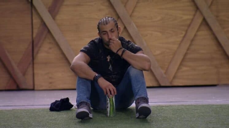 Com vaga garantida na final do BBB18, Kaysar teme que a mãe esteja morta e faz pedido