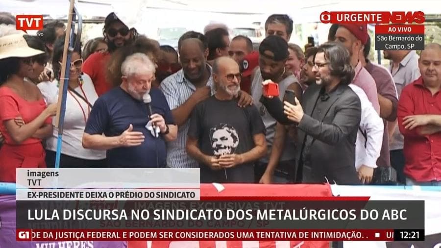 Ator Osmar Prado discursa ao lado de Lula e do amigo Aílton Graça (Foto: Reprodução)
