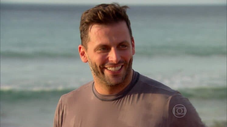 Ator da Globo, Henri Castelli manda recado para autor de novelas e faz aviso
