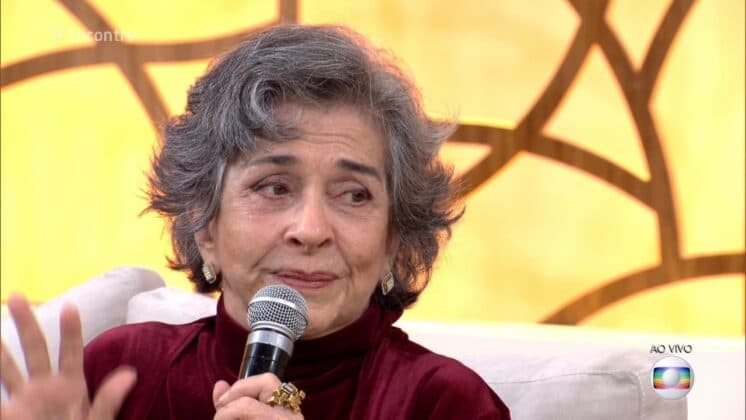 Betty Faria abre o jogo e fala sobre fumar maconha e usar biquíni aos 76 anos