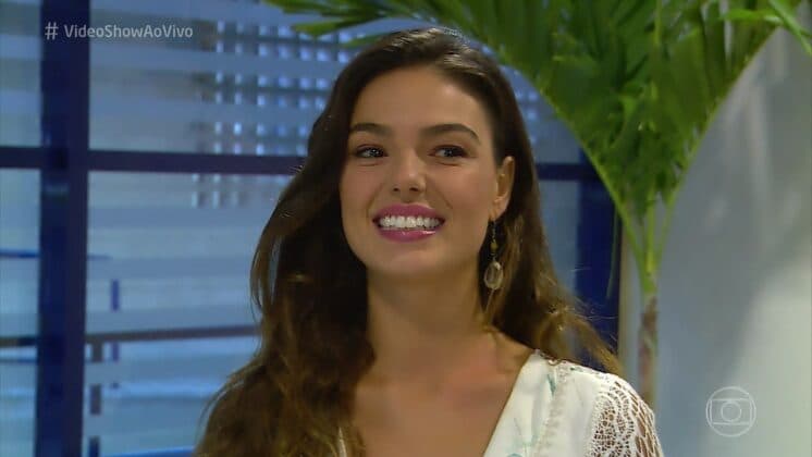 Após polêmica sobre sua gravidez, Isis Valverde posta foto e espanta internautas com diferença