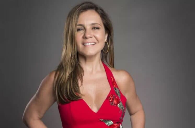 Em festival do cinema, Adriana Esteves é ovacionada pelo público