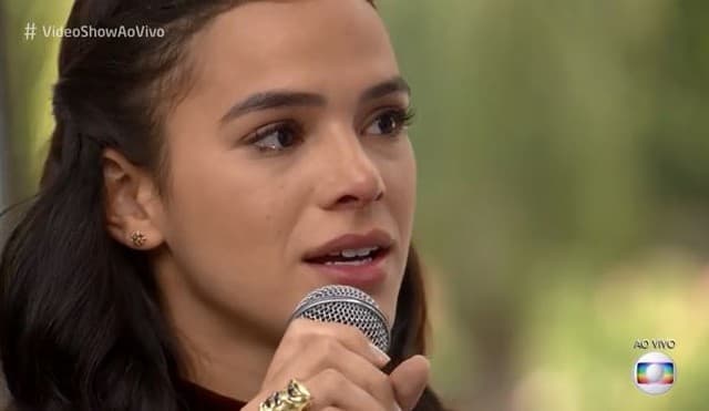 Deficiente visual que ajudou Bruna Marquezine em América fala sobre mudanças após a novela