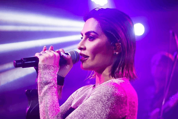 Cleo Pires recebe pedido inusitado de fã e estranha: "Isso é sério?"