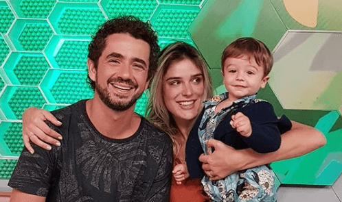 Felipe Andreoli deixa filho cair com a cabeça no chão e leva esporro de Rafa Brites: 'Como você não viu?'