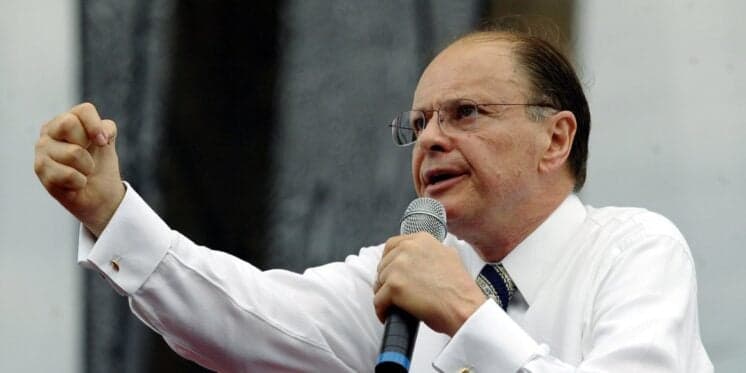 Igreja Universal bate o pé e ordena que passe a ocupar todas as faixas da Record
