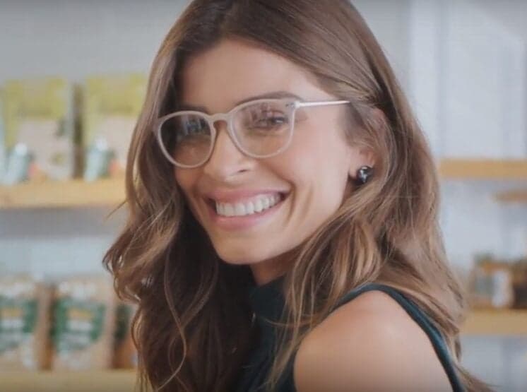 Grazi Massafera estrela propaganda de empresa da noiva do ex-namorado