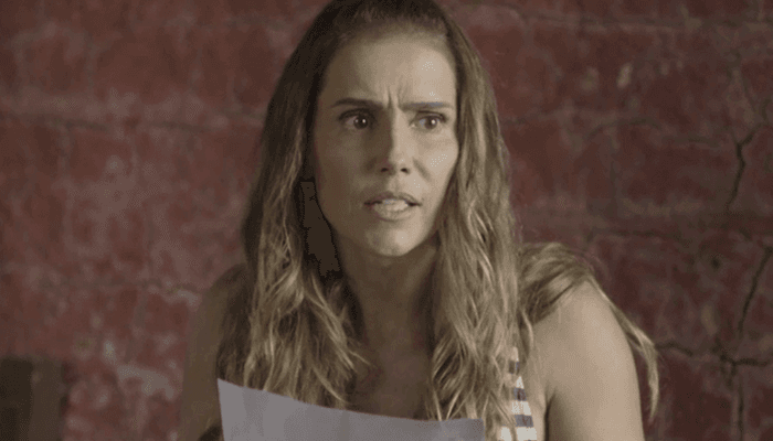 Karola (Deborah Secco) em cena de Segundo Sol (Giovanna Antonelli) (Foto: Divulgação/Globo) Karola (Deborah Secco) em cena de Segundo Sol (Giovanna Antonelli) (Foto: Divulgação/Globo)