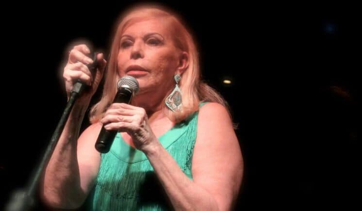 Cantora Vanusa é internada às pressas por tempo indeterminado