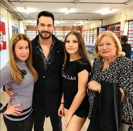 Zilu com o namorado, a sogra e a enteada Foto: Reprodução/Instagram Zilu com o namorado, a sogra e a enteada Foto: Reprodução/Instagram