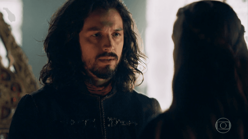 Afonso (Romulo Estrela) e Amália (Marina Ruy Barbosa) em cena de Deus Salve o Rei (Foto: Reprodução/Globo) Afonso (Romulo Estrela) e Amália (Marina Ruy Barbosa) em cena de Deus Salve o Rei (Foto: Reprodução/Globo)
