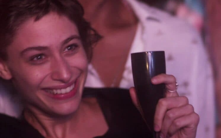 Segundo Sol tem grande reviravolta, Manu se acaba nas drogas e se vinga de Rochelle