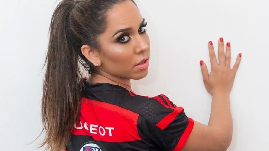 Após Andressa Urach, Igreja Universal converte Mulher Melão e segredo inesperado é revelado