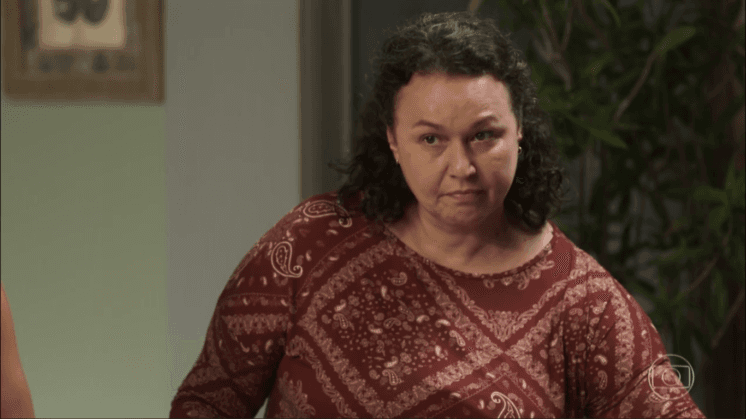 Segundo Sol: Mãe descobre que Maura é lésbica e entra em profunda depressão